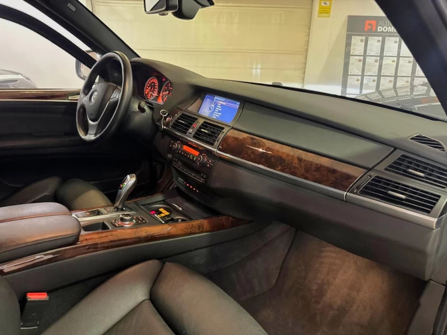 BMW X5 xDRIVE50i