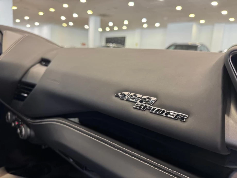 FERRARI 488 Spider DCT