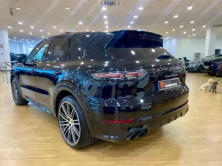 PORSCHE Cayenne Turbo