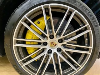 PORSCHE Cayenne Turbo