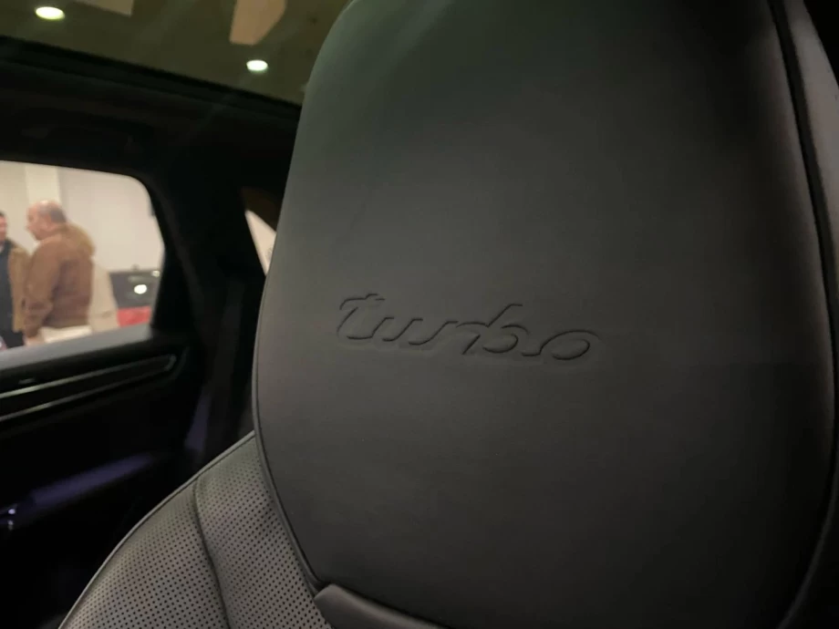 PORSCHE Cayenne Turbo