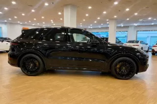 PORSCHE Cayenne Turbo