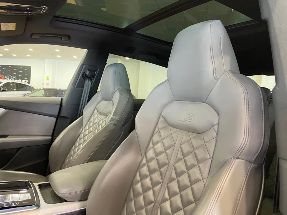 AUDI Q8 S line 55 TFSI 250kW quattro tiptronic