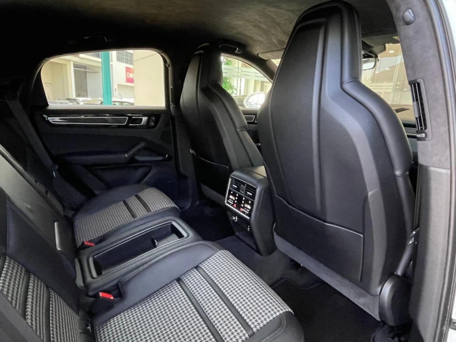 PORSCHE Cayenne Coupé GTS PACK CARBONO