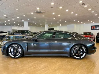 PORSCHE Taycan Turbo