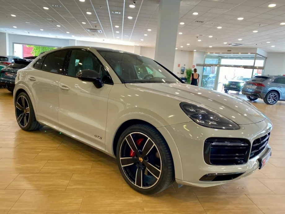 PORSCHE Cayenne Coupé GTS